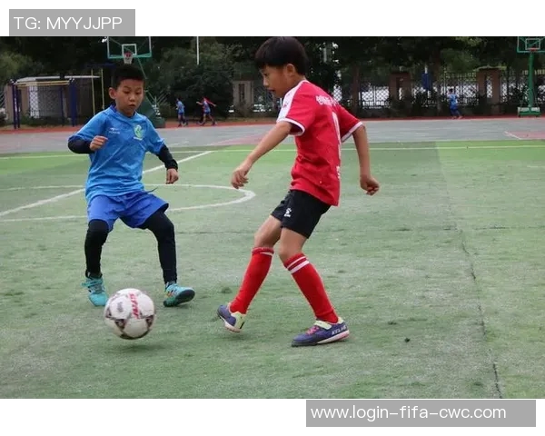 学校体育室内足球活动丰富多彩促进学生身心健康发展 学校体育室内足球活动丰富多彩促进学生身心健康发展